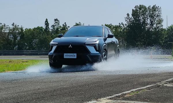 Test Drive Mitsubishi XForce, SUV Kompak dengan 4 Mode Berkendara