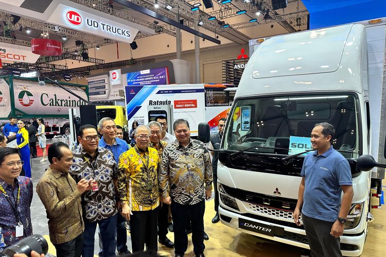 Debut Spektakuler di GIIAS 2024: Inilah Keunggulan Truk Listrik eCanter dari Mitsubishi Fuso!