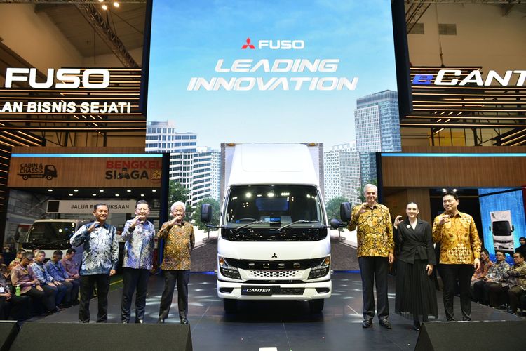 Debut Spektakuler di GIIAS 2024: Inilah Keunggulan Truk Listrik eCanter dari Mitsubishi Fuso!