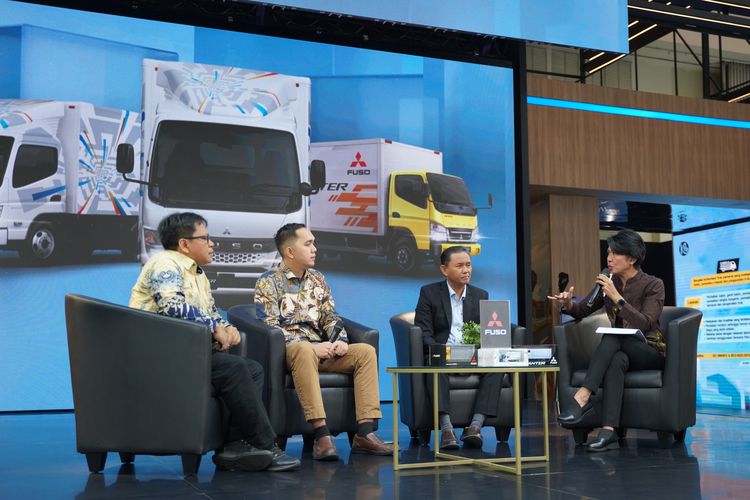 Debut Spektakuler di GIIAS 2024: Inilah Keunggulan Truk Listrik eCanter dari Mitsubishi Fuso!