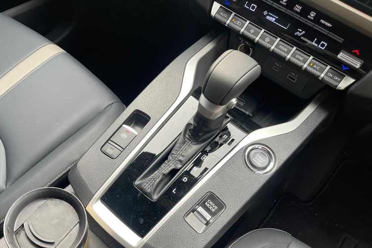 Uji Tuntas Mitsubishi XForce: Mengupas Desain Eksterior hingga Efisiensi Bahan Bakar