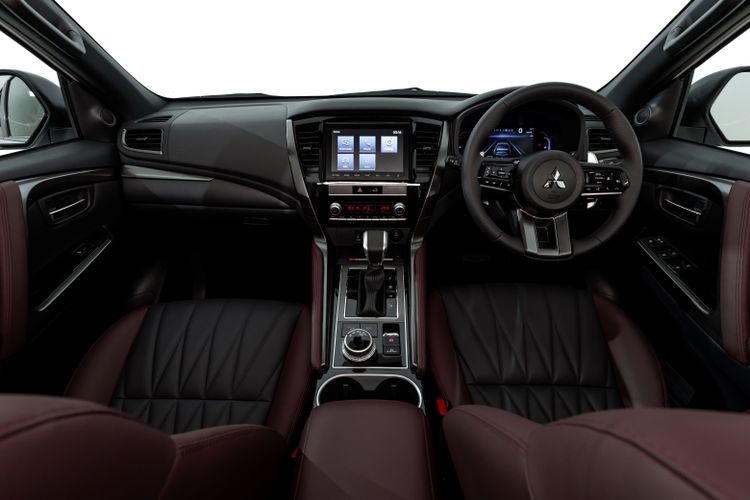New Pajero Sport: Keberanian Desain yang Mengesankan, Performa yang Menggugah Adrenalin