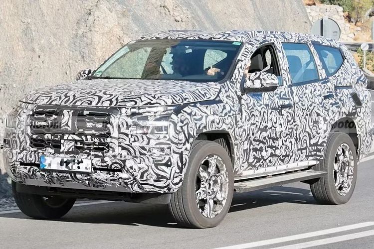 Mitsubishi Pajero Sport Terbaru Terlihat Mengaspal: Tes Jalan yang Memukau!