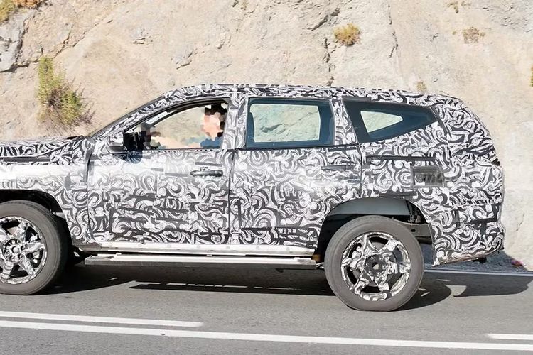 Mitsubishi Pajero Sport Terbaru Terlihat Mengaspal: Tes Jalan yang Memukau!