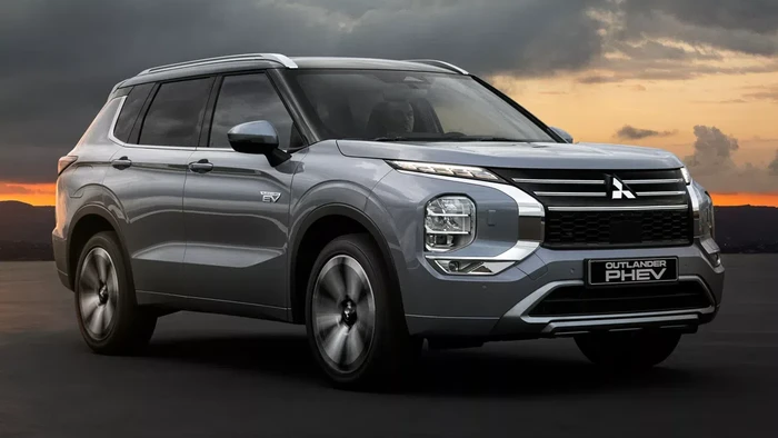 Mitsubishi Outlander PHEV 2025: Makin Gagah, Bisa Tempuh 844 km